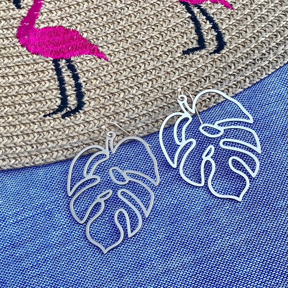✨HPx3✨Monstera Leaf Earrings - Picture 2 of 6